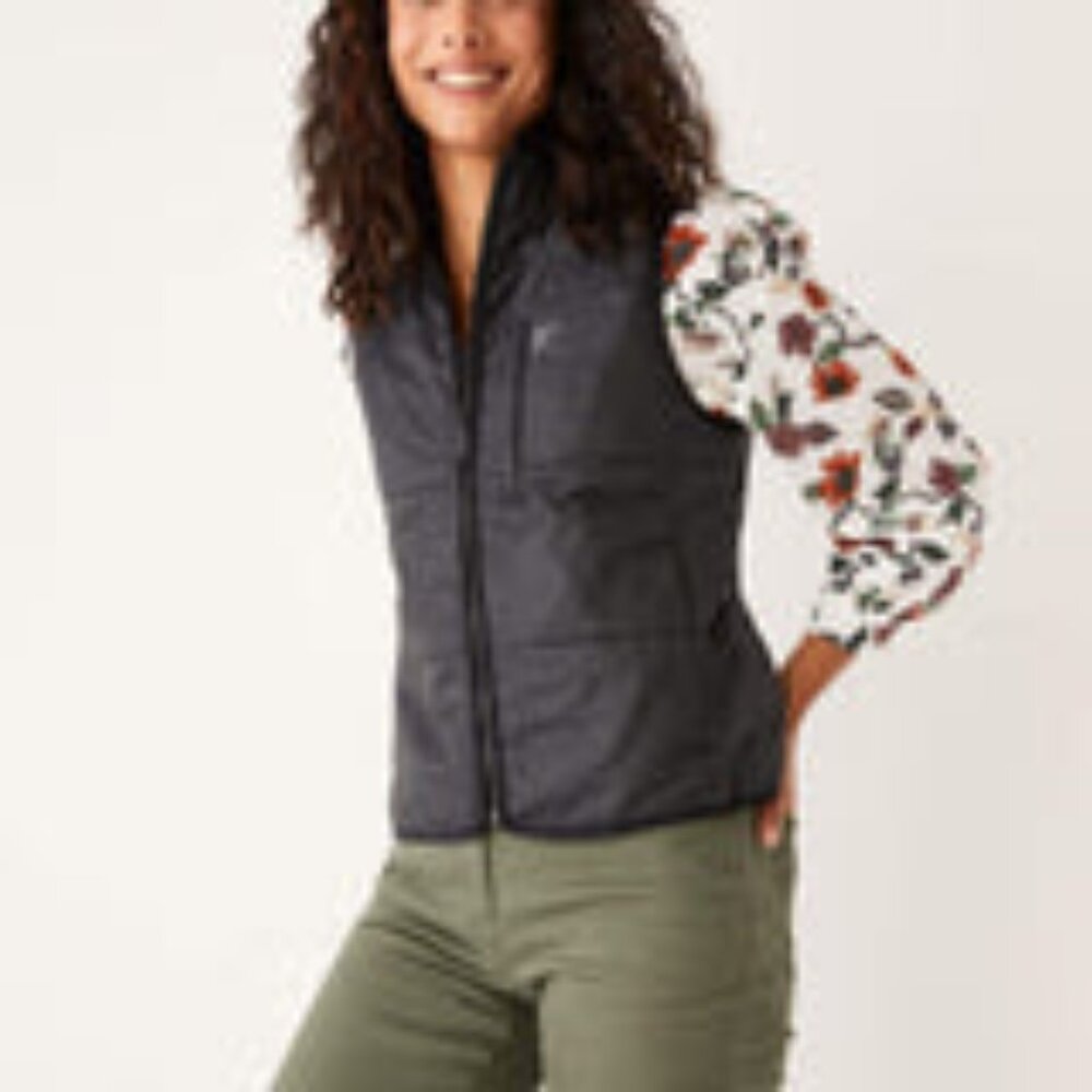 Frank and Oak The Aero Ultra Light Reversible Vest in Black Medium